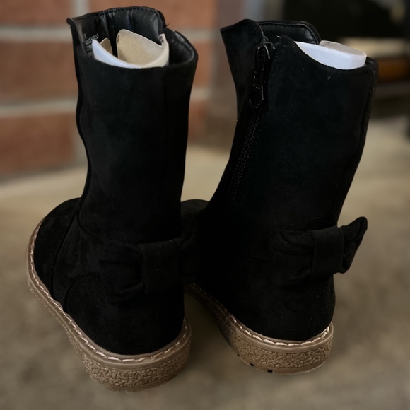 Cat and Jack Black Boots - Picture 3 of 5